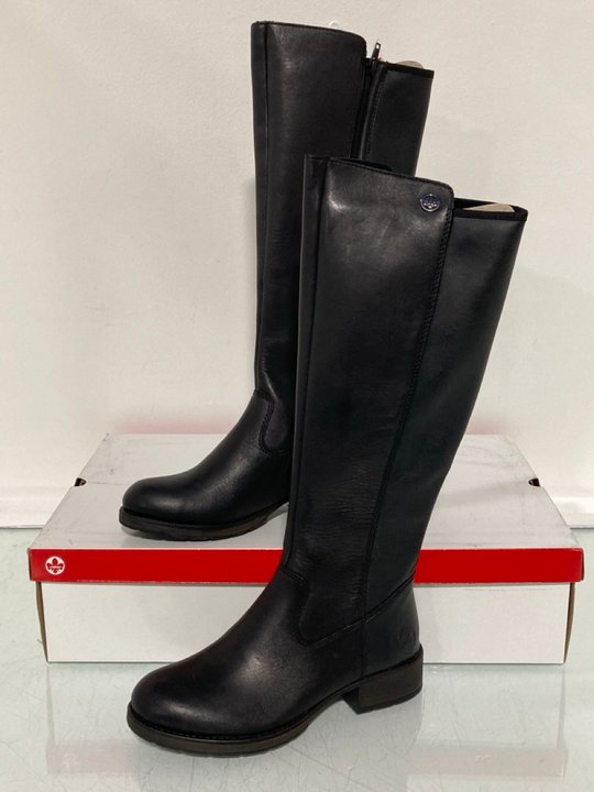 Lot 913  
            Marchington SR14 - Parcel Delivery Only 

                
RIEKER ZIP FLEECE LINED KNEE-HIGH BOOTS IN BLACK - UK 4: LOCATION - C4
