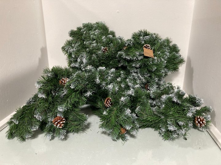 Lot 924  
            Marchington SR14 - Parcel Delivery Only 

                
2 X 270CM CORBIER GARLANDS: LOCATION - C4