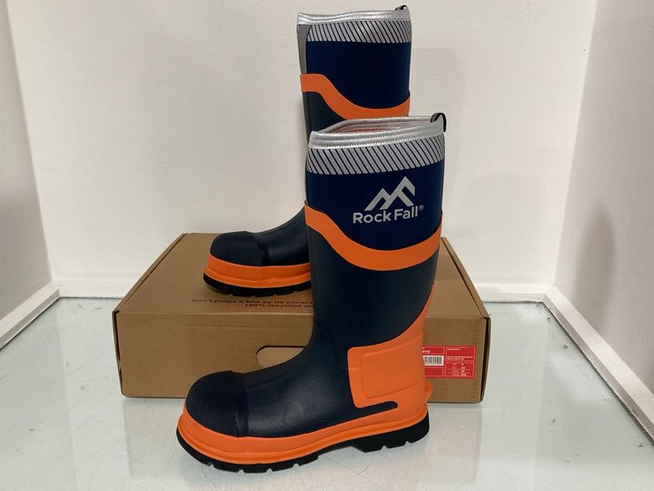Lot 927  
            Marchington SR14 - Parcel Delivery Only 

                
ROCK FALL RF290 SILT NEOPRENE SAFETY WELLINGTON BOOTS IN NAVY - UK 9 - ORIGINAL R...