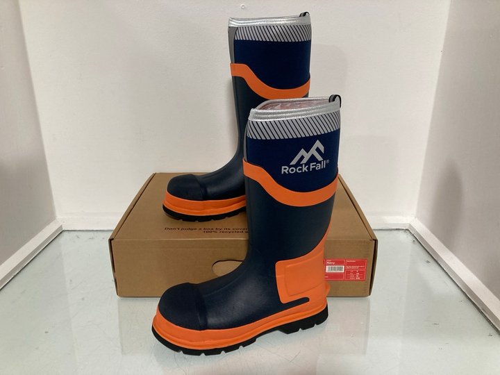 Lot 928  
            Marchington SR14 - Parcel Delivery Only 

                
ROCK FALL RF290 SILT NEOPRENE SAFETY WELLINGTON BOOTS IN NAVY - UK 9 - ORIGINAL R...