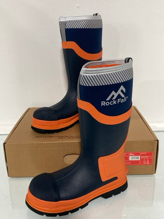 Lot 929  
            Marchington SR14 - Parcel Delivery Only 

                
ROCK FALL RF290 SILT NEOPRENE SAFETY WELLINGTON BOOTS IN NAVY - UK 9 - ORIGINAL R...