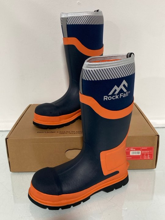 Lot 930  
            Marchington SR14 - Parcel Delivery Only 

                
ROCK FALL RF290 SILT NEOPRENE SAFETY WELLINGTON BOOTS IN NAVY - UK 9 - ORIGINAL R...