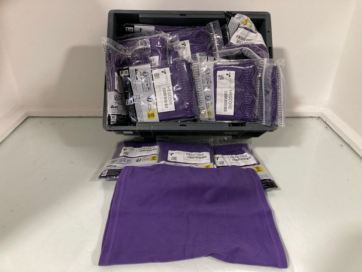 Lot 932  
            Marchington SR14 - Parcel Delivery Only 

                
QTY OF FLEECE SNOODS IN PURPLE: LOCATION - C5