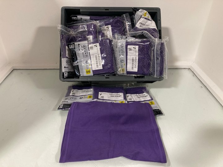 Lot 934  
            Marchington SR14 - Parcel Delivery Only 

                
QTY OF FLEECE SNOODS IN PURPLE: LOCATION - C5