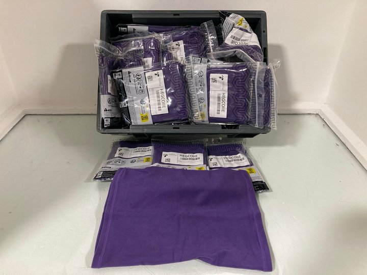 Lot 935  
            Marchington SR14 - Parcel Delivery Only 

                
QTY OF FLEECE SNOODS IN PURPLE: LOCATION - C5