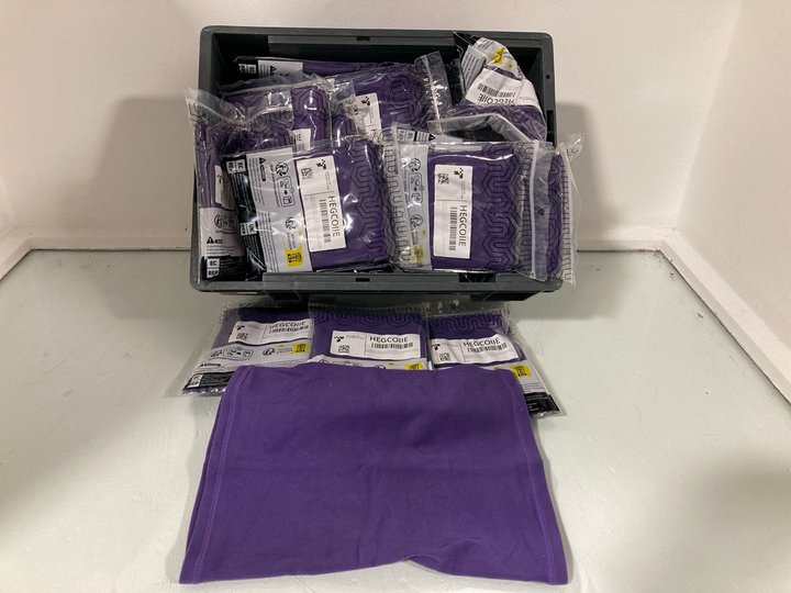 Lot 936  
            Marchington SR14 - Parcel Delivery Only 

                
QTY OF FLEECE SNOODS IN PURPLE: LOCATION - C5