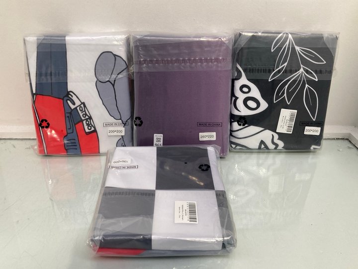 Lot 965  
            Marchington SR14 - Parcel Delivery Only 

                
4 X ASSORTED DUVET SETS TO INCLUDE 260 X 220CM DUVET SET IN PURPLE: LOCATION - C7