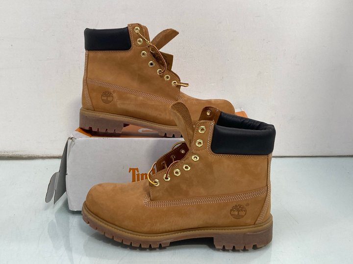Lot 995  
            Marchington SR14 - Parcel Delivery Only 

                
TIMBERLAND PREMIUM 6 IN LACE WATERPROOF BOOTS IN WHEAT - UK 11 - ORIGINAL RRP £19...