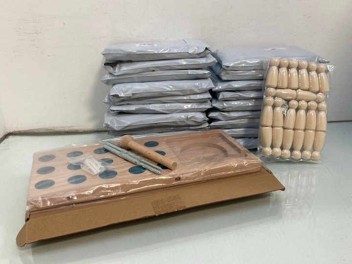 Lot 999  
            Marchington SR14 - Parcel Delivery Only 

                
WOODEN FLOATING TONIE SHELF TO INCLUDE QTY OF WOODEN PEG DOLLS: LOCATION - C9