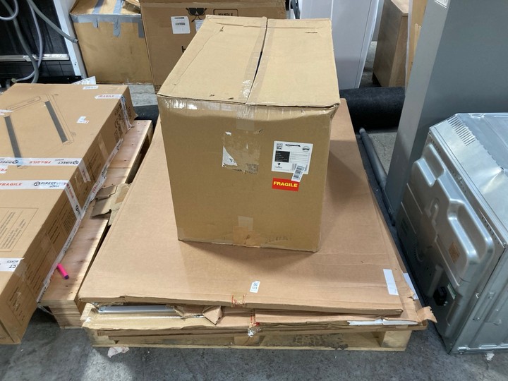 Lot 123  
            Marchington SR15 - Delivery or Collection 

                
PALLET OF 4 X Q-CONNECT MAGNETIC WHITEBOARD ALUMINIUM FRAMES TO ALSO INCLUDE BOX ...