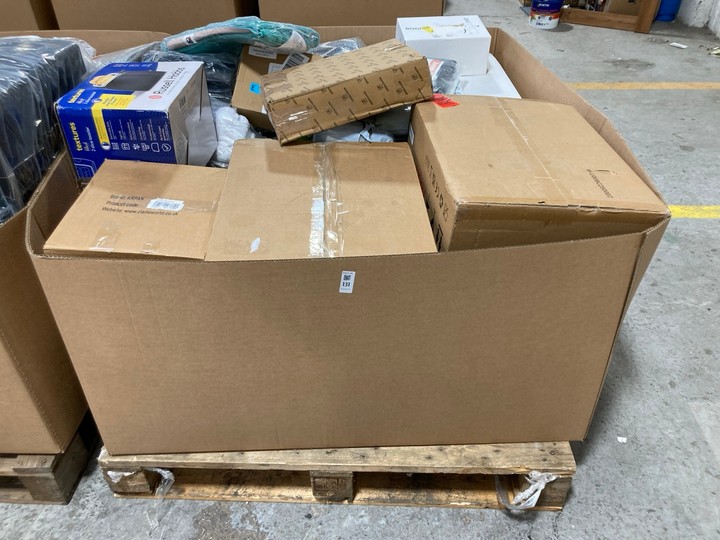 Lot 131  
            Marchington SR15 - Delivery or Collection 

                
PALLET OF ASSORTED ITEMS TO INCLUDE RUSSELL HOBBS TEXTURES 2 SLICE TOASTER IN BLA...