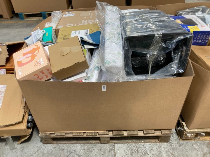 Lot 132  
            Marchington SR15 - Delivery or Collection 

                
PALLET OF ASSORTED ITEMS TO INCLUDE CURVER VERTO HIGH NEW GENERATION WASTE BIN: L...