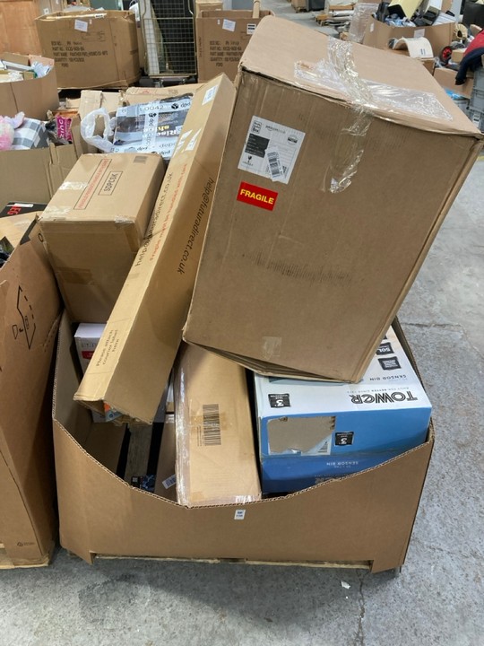 Lot 138  
            Marchington SR15 - Delivery or Collection 

                
PALLET OF ASSORTED ITEMS TO INCLUDE TOWER 50L SENSOR BIN: LOCATION - B5 (KERBSIDE...