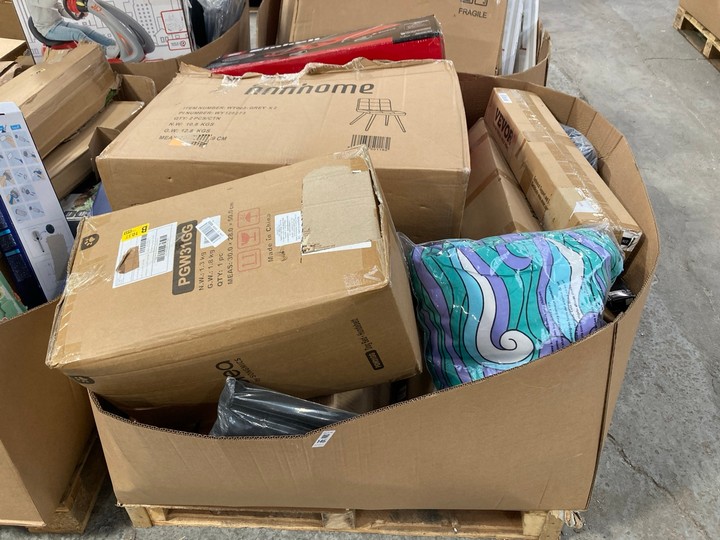 Lot 146  
            Marchington SR15 - Delivery or Collection 

                
PALLET OF ASSORTED ITEMS TO INCLUDE SET OF 2 HNNHOME QUILTED DINING CHAIRS IN GRE...