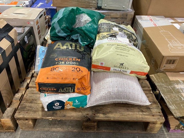 Lot 180  
            Marchington SR15 - Delivery or Collection 

                
PALLET OF ASSORTED PET ITEMS TO INCLUDE PACK OF HARRINGTONS THE NATURAL CHOICE 12...