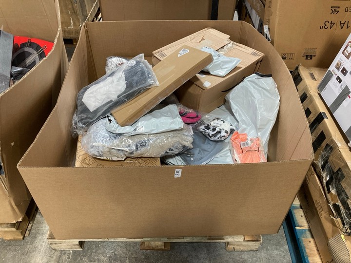 Lot 190  
            Marchington SR15 - Delivery or Collection 

                
PALLET OF ASSORTED ITEMS TO INCLUDE HP 230 WIRELESS MOUSE 7 KEYBOARD COMBO: LOCAT...