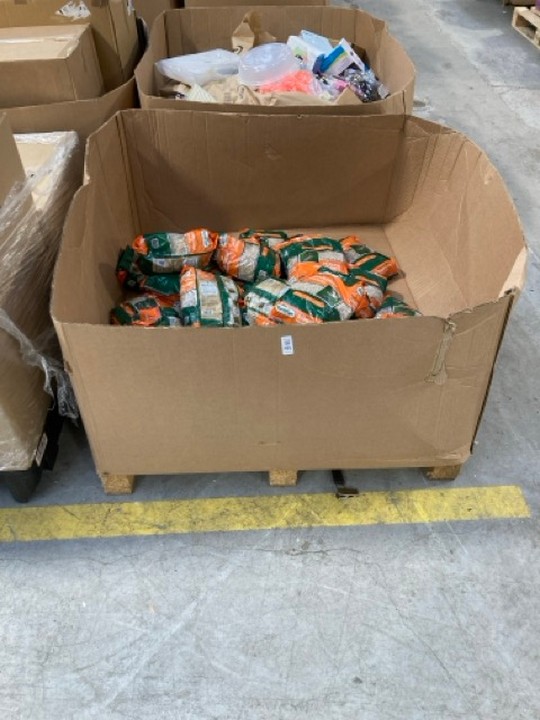 Lot 195  
            Marchington SR15 - Delivery or Collection 

                
PALLET OF GARDMAN SUNFLOWER HEARTS BIRD FOOD 2KG - BBE 12/25: LOCATION - A2 (KERB...