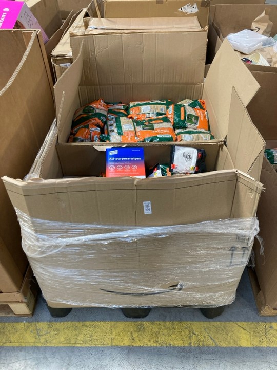 Lot 196  
            Marchington SR15 - Delivery or Collection 

                
PALLET OF GARDMAN SUNFLOWER HEARTS BIRD FOOD 2KG - BBE 12/25: LOCATION - A2 (KERB...