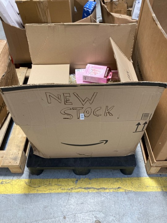 Lot 198  
            Marchington SR15 - Delivery or Collection 

                
PALLET OF ASSORTED ITEMS TO INCLUDE BRUSH WORKS OVERNIGHT HAIR TREATMENT SET: LOC...