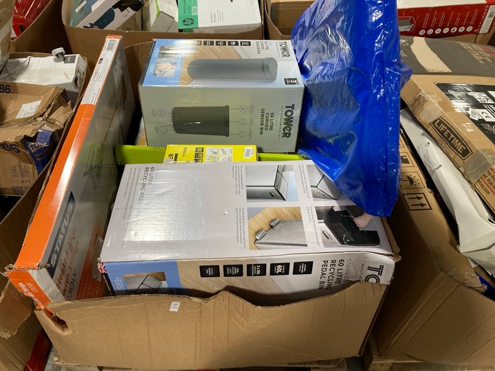 Lot 205  
            Marchington SR15 - Delivery or Collection 

                
PALLET OF ASSORTED ITEMS TO INCLUDE TOWER 50L CURVED SENSOR BIN IN GREY: LOCATION...