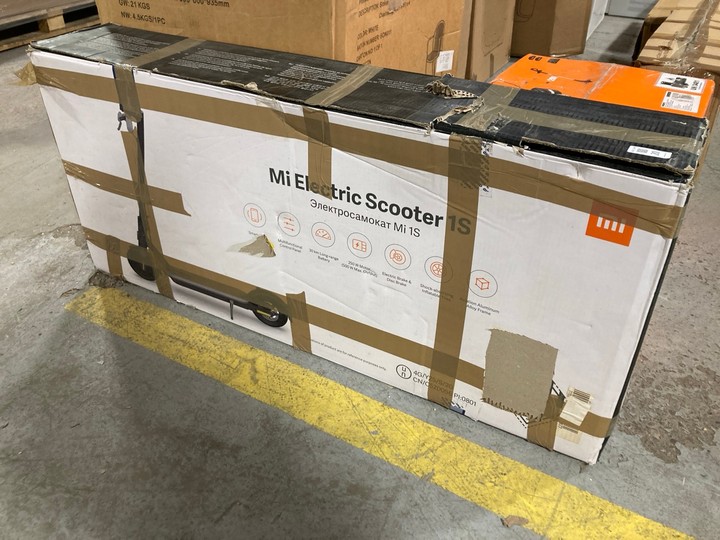 Lot 20  
            Marchington SR15 - Collection 

                
(COLLECTION ONLY) XIAOMI MI 1S ELECTRIC SCOOTER ORIGINAL RRP: £320: LOCATION - A1