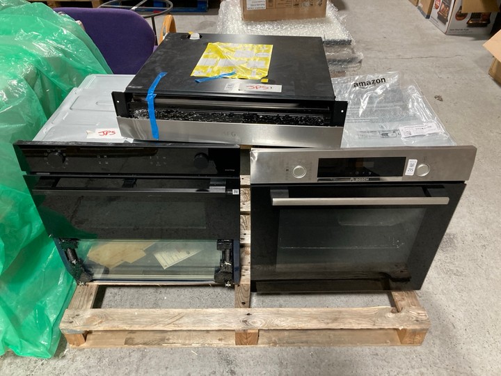 Lot 215  
            Marchington SR15 - Delivery or Collection 

                
PALLET OF ASSORTED APPLIANCES TO INCLUDE BOSCH INTEGRATED OVEN - MODEL:HM5B60F0: ...