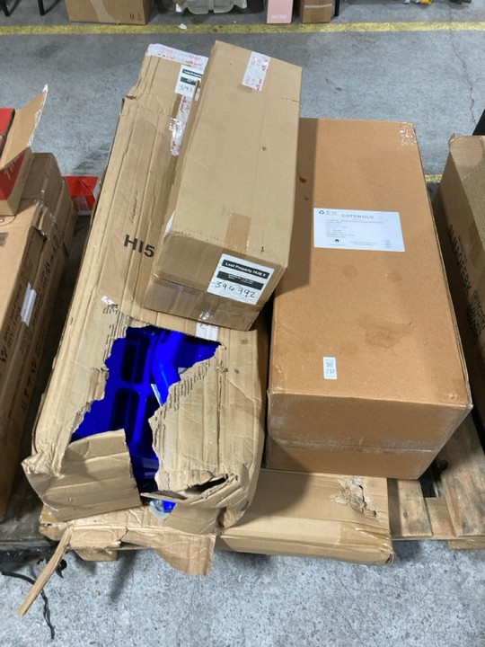 Lot 237  
            Marchington SR15 - Delivery or Collection 

                
PALLET OF ASSORTED ITEMS TO INCLUDE COTSWOLD HAVERSHAM ANTIQUE BRASS LANTERN: LOC...