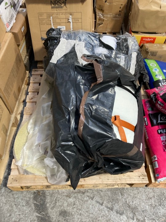 Lot 271  
            Marchington SR15 - Delivery or Collection 

                
PALLET OF ASSORTED HOUSEHOLD ITEMS TO INCLUDE SINGLE MATTRESS: LOCATION - A6 (KER...