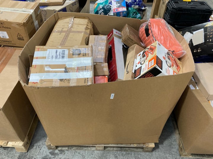 Lot 287  
            Marchington SR15 - Delivery or Collection 

                
PALLET OF ASSORTED ITEMS TO INCLUDE BLACK+DECKER 2400W STEAM WALLPAPER STRIPPER: ...