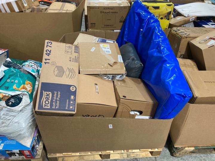 Lot 291  
            Marchington SR15 - Delivery or Collection 

                
PALLET OF ASSORTED ITEMS TO INCLUDE TORK SOFT FOLDED TOILET PAPER: LOCATION - A7 ...