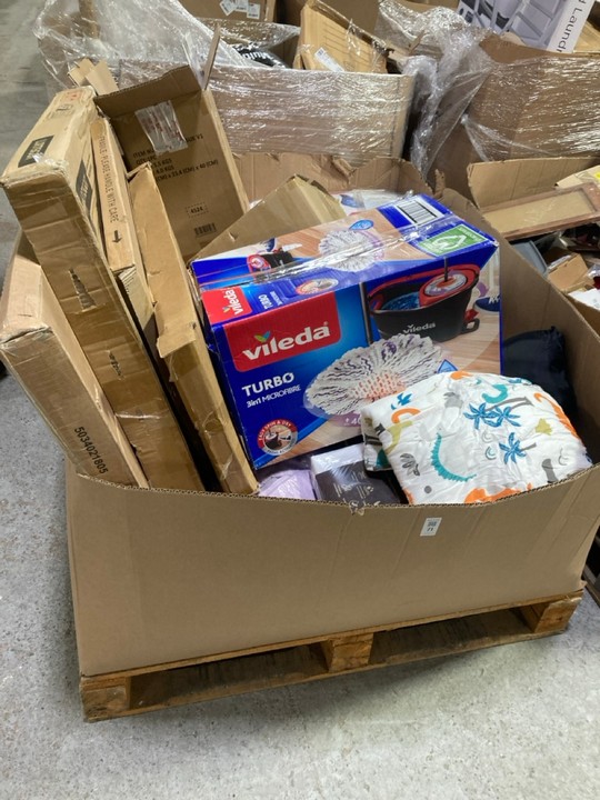 Lot 71  
            Marchington SR15 - Collection 

                
(COLLECTION ONLY) PALLET OF ASSORTED ITEMS TO INCLUDE NINJA STAY SHARP KNIFE BLOC...