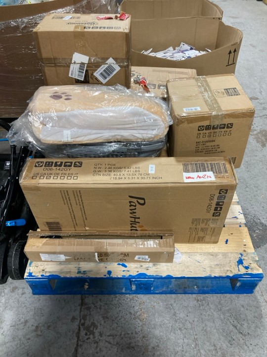 Lot 85  
            Marchington SR15 - Delivery or Collection 

                
PALLET OF ASSORTED PET ITEMS TO INCLUDE PAWHUT D06-142GY FOLDABLE PET STAIRS: LOC...