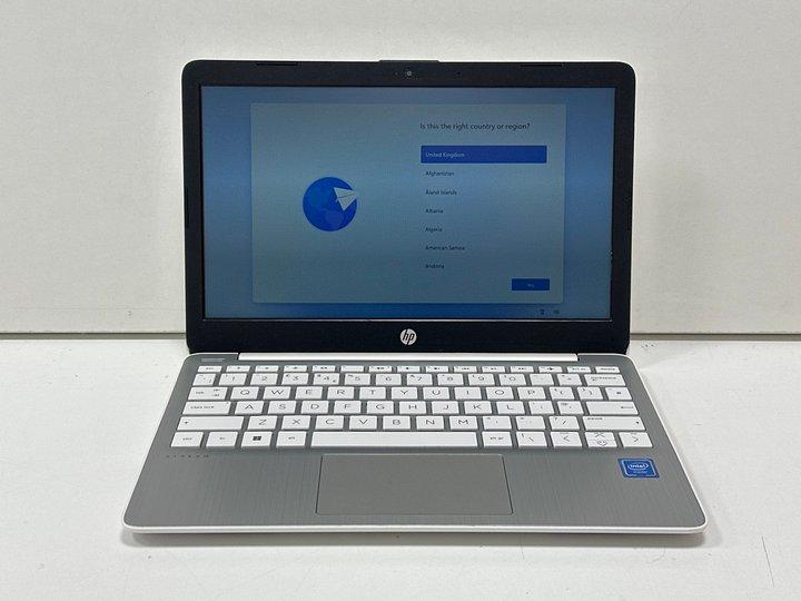 Lot 112  
            Marchington - Parcel Delivery Only 

                
HP STREAM 64 GB LAPTOP IN WHITE: MODEL NO 11-AK0027NA (UNIT ONLY). INTEL CELERON ...