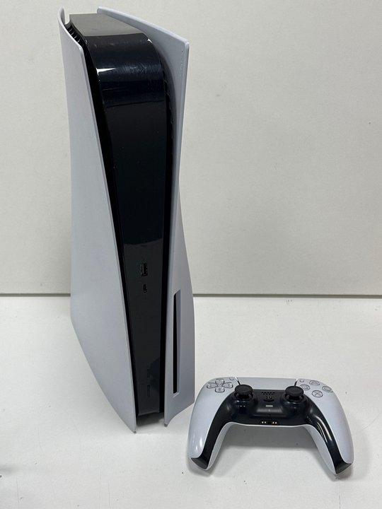 Lot 129  
            Marchington - Parcel Delivery Only 

                
SONY PLAYSTATION 5 DISC EDITION 825 GB GAMES CONSOLE IN WHITE: MODEL NO CFI-1216A...