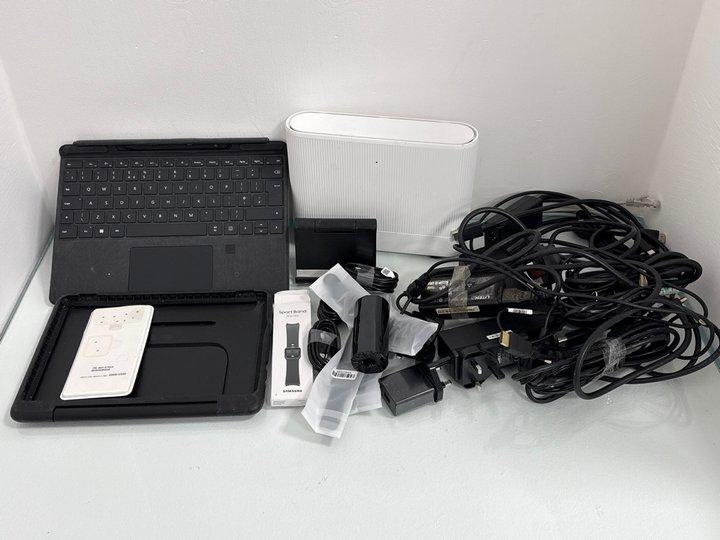 Lot 139  
            Marchington - Parcel Delivery Only 

                
BOX OF ASSORTED ITEMS TO INCLUDE VODAFONE POWERHUB WITH WIFI 6, CHARGER PLUG & CA...