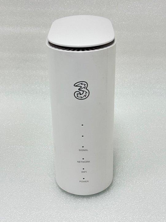Lot 142  
            Marchington - Parcel Delivery Only 

                
THREE NETWORK HOME / OFFICE WIFI 5G HUB ROUTER IN WHITE: MODEL NO ZTE MC888 (UNIT...