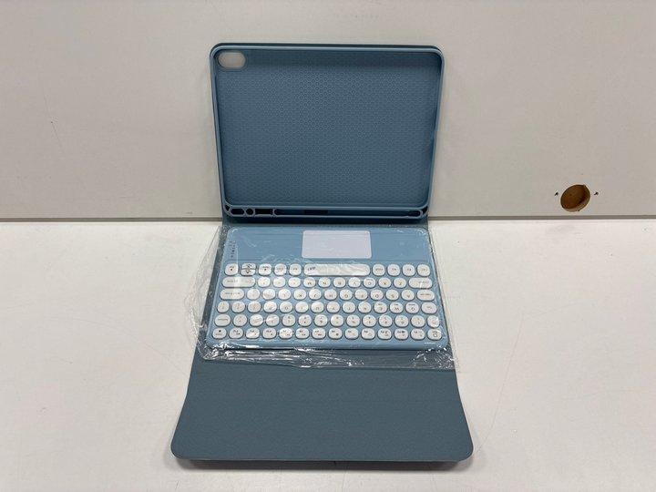 Lot 197  
            Marchington - Parcel Delivery Only 

                
UNBRANDED TABLET CASE IN OCEAN MIST. (WITH TYPE-C CHARGING KEYBOARD) [JPTM151122]