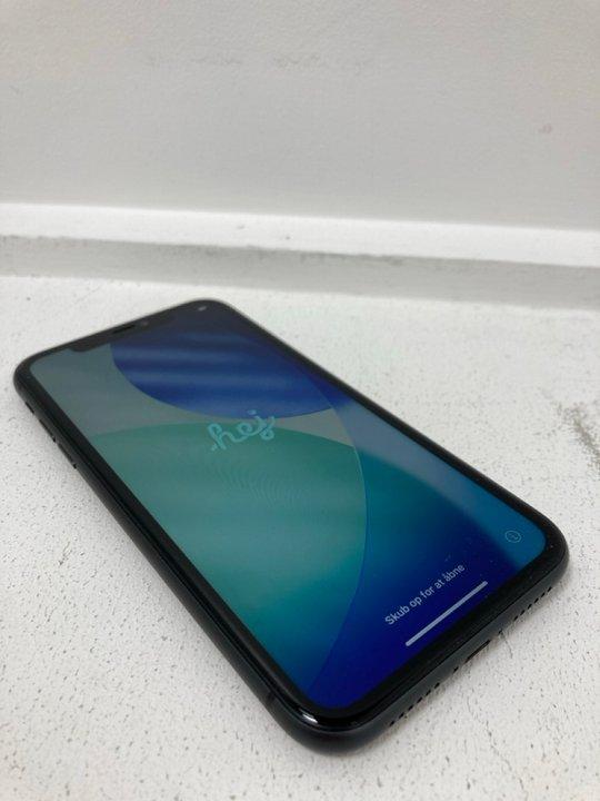 Lot 8  
            Marchington - Parcel Delivery Only 

                
APPLE IPHONE 11 64GB SMARTPHONE IN GRAY: MODEL NO A2221 (UNIT ONLY) [JPTM149138]