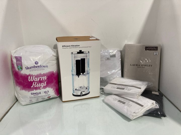 Lot 1007  
            Marchington SR12 - Parcel Delivery Only 

                
QTY OF ASSORTED HOUSEHOLD ITEMS TO INCLUDE LAURA ASHLEY THERMAL LINED PENCIL PLEA...