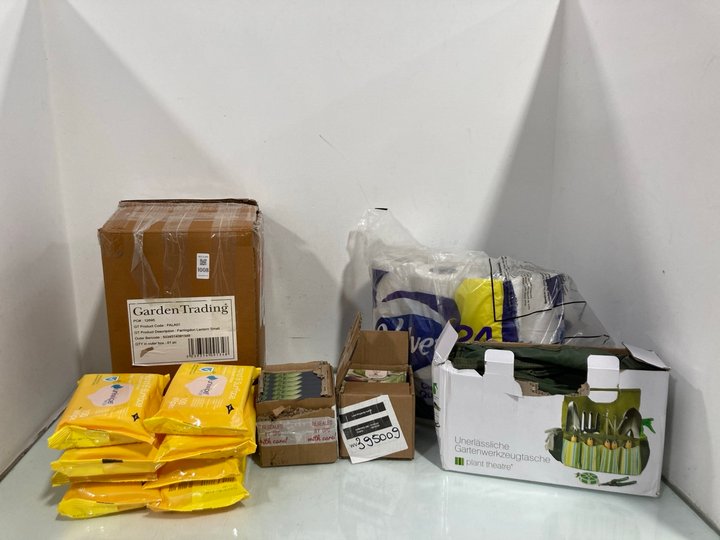 Lot 1008  
            Marchington SR12 - Parcel Delivery Only 

                
QTY OF ASSORTED ITEMS TO INCLUDE GARDEN TRADING FARRINGDON SMALL LANTERN: LOCATIO...