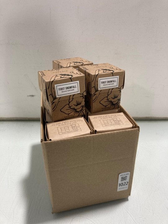 Lot 1022  
            Marchington SR12 - Parcel Delivery Only 

                
QTY OF NORFOLK NATURAL LIVING FIRST SNOWFALL VOTIVE CANDLES: LOCATION - E14