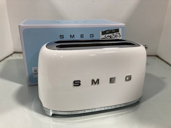 Lot 1054  
            Marchington SR12 - Parcel Delivery Only 

                
SMEG 4 SLICE TOASTER IN BLUE: LOCATION - E12