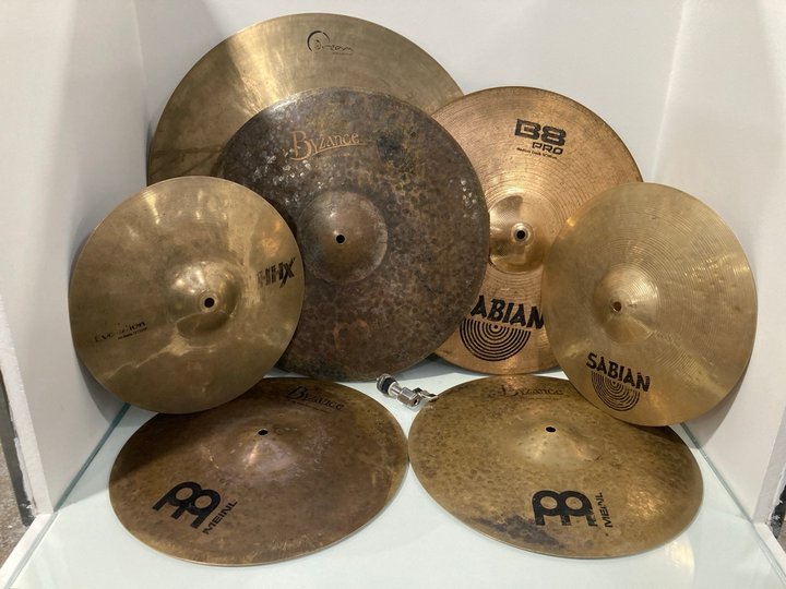 Lot 1105  
            Marchington SR12 - Parcel Delivery Only 

                
QTY OF ASSORTED CYMBALS TO INCLUDE VINTAGE BLISS 2" CRASH/RIDE CYMBAL: LOCATION -...