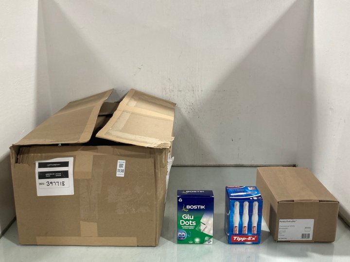 Lot 1138  
            Marchington SR12 - Parcel Delivery Only 

                
QTY OF ASSORTED STATIONARY ITEMS TO INCLUDE PACK OF BOSTIK GLU DOTS: LOCATION - E8
