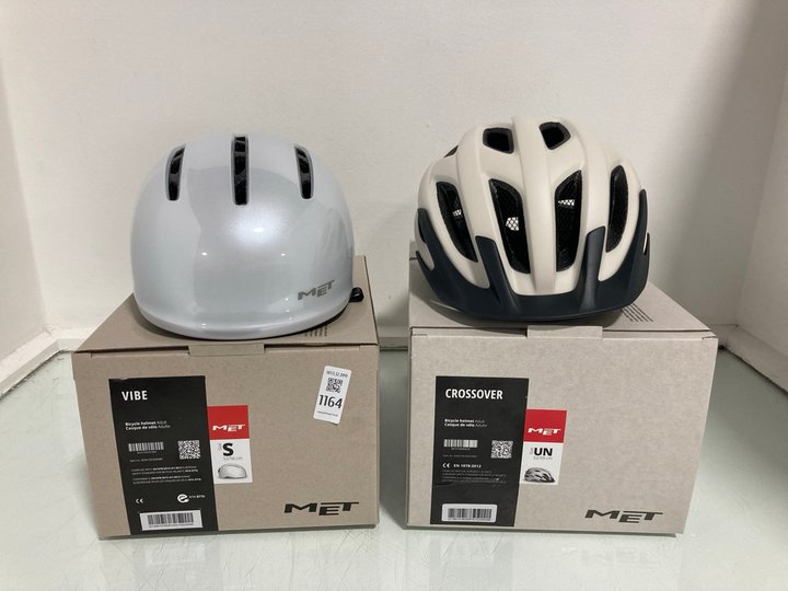 Lot 1164  
            Marchington SR12 - Parcel Delivery Only 

                
MET VIBE BICYCLE HELMET IN WHITE - SIZE: SMALL TO INCLUDE MET CROSSOVER HELMET IN...