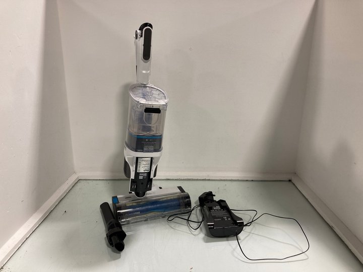 Lot 1170  
            Marchington SR12 - Parcel Delivery Only 

                
SHARK POWER PRO CORDLESS STICK VACUUM: LOCATION - E7