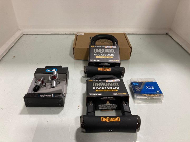 Lot 1171  
            Marchington SR12 - Parcel Delivery Only 

                
QTY OF ASSORTED BICYCLE ACCESSORIES TO INCLUDE EGGBEATER CLIP-IN PEDAL SYSTEM: LO...