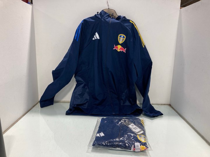 Lot 1223  
            Marchington SR12 - Parcel Delivery Only 

                
2 X ADIDAS LUFC JACKETS IN NAVY - UK XL: LOCATION - E4
