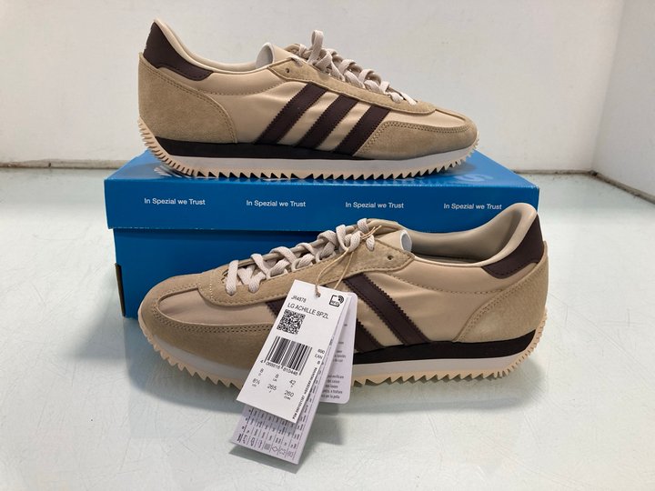 Lot 1235  
            Marchington SR12 - Parcel Delivery Only 

                
ADIDAS ACHILLE SPEZIAL TRAINERS IN BROWN/BEIGE - UK 8: LOCATION - E4