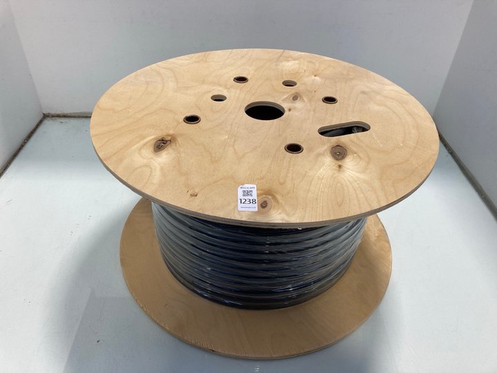 Lot 1238  
            Marchington SR12 - Parcel Delivery Only 

                
UK CABLES 50M CABLE REEL IN BLACK: LOCATION - E4